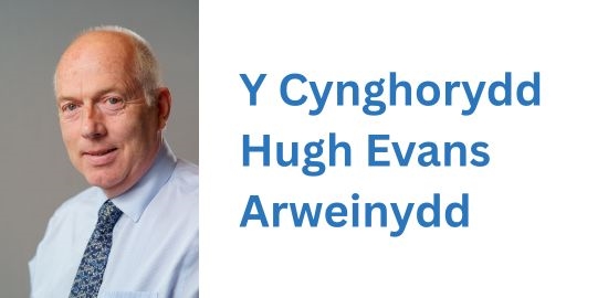 Hugh Evans - Arweinydd - feature box